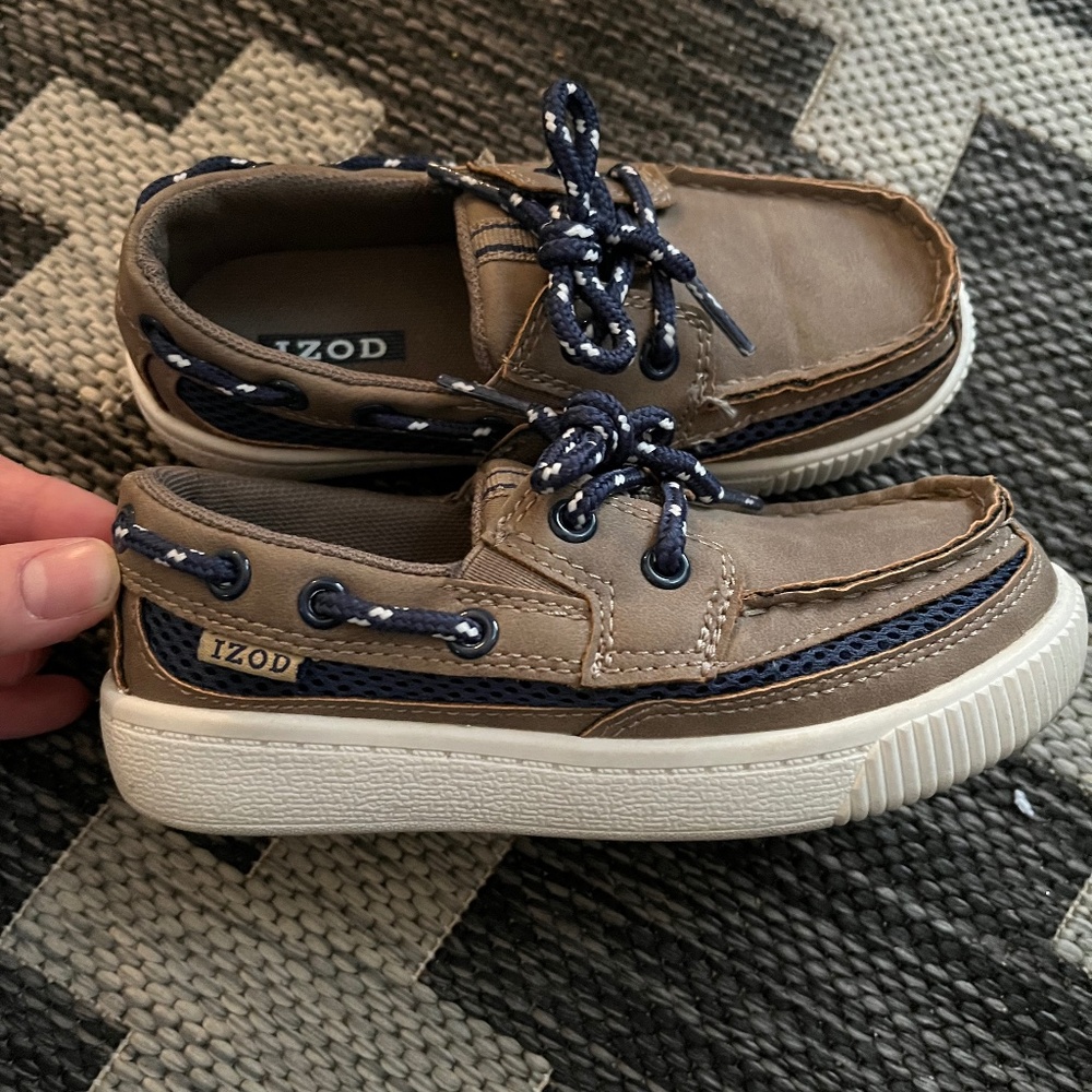 Boys IZOD loafers
